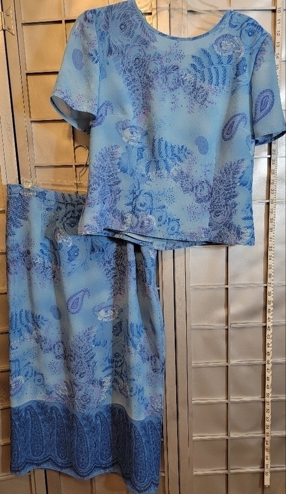 Place South Petite Skirt with matching blouse. Size 12 Petite